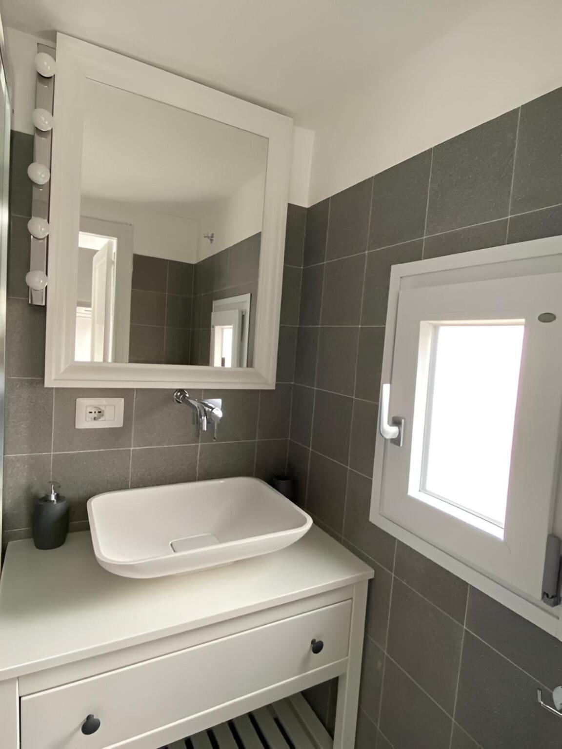 Bari Landlord 242 - Central Station Apartments Екстер'єр фото